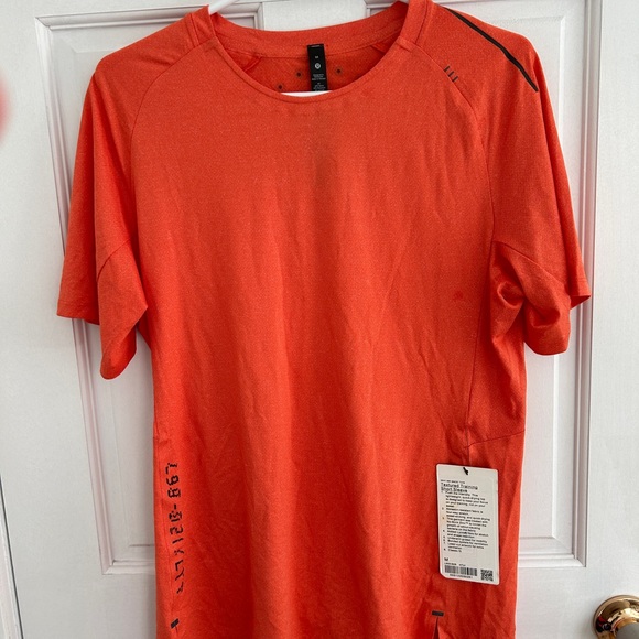 Lululemon Textured Training Shirt - Picture 1 of 4